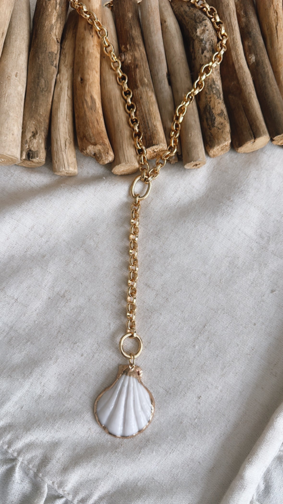 Shelly Lariat Necklace
